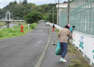 通学路の草刈り