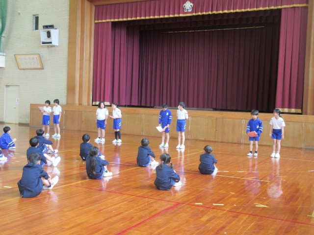 児童集会　委員会報告