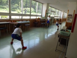 休み時間（ボールなし、エアーキャッチボール！）