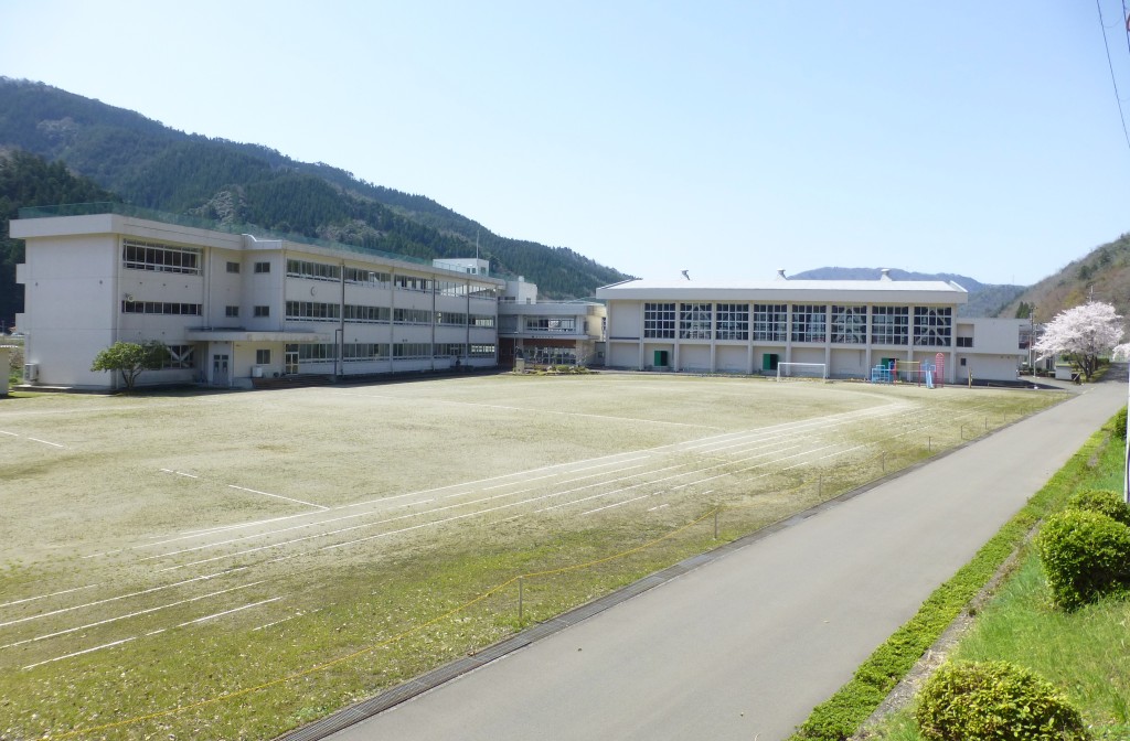 学校写真（名田庄小）.JPG