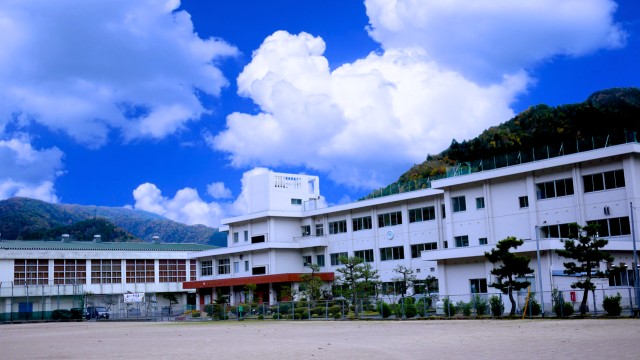 おおい町立名田庄中校舎.jpg